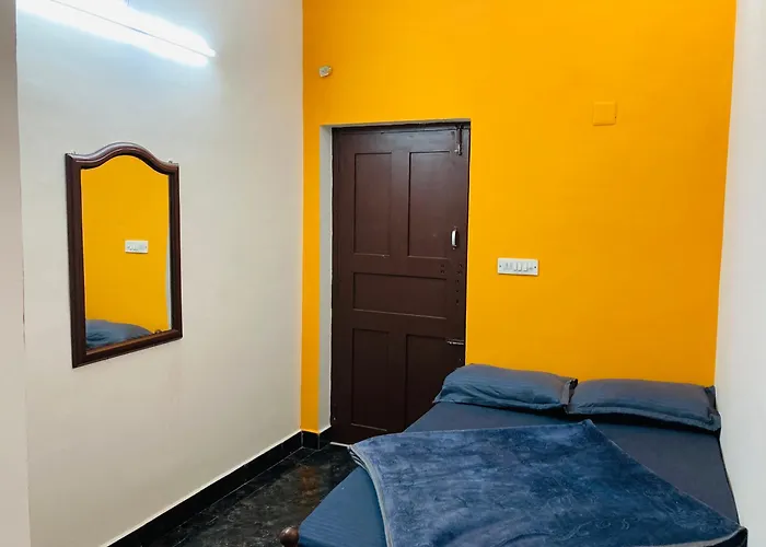 Swarna Tourist Home Munnar