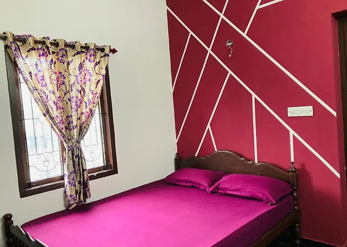 Swarna Tourist Home Munnar