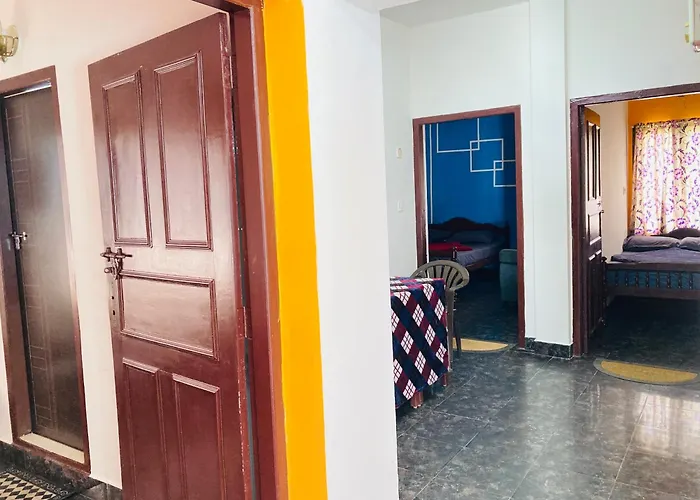 Swarna Tourist Home Munnar