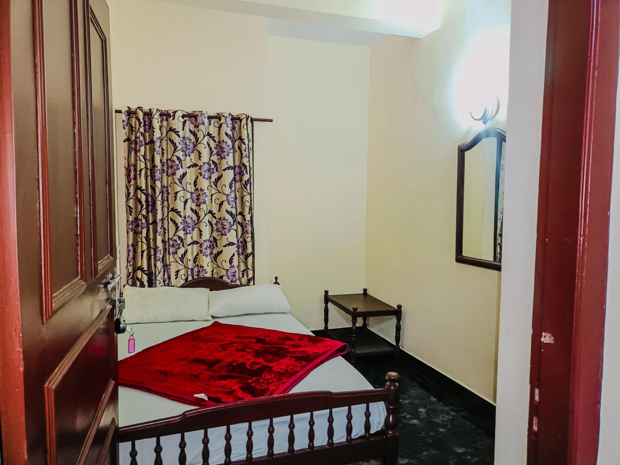 Swarna Tourist Homestay *